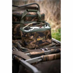 Sac à Accessoires Fox Camolite XL -Accessoires Soldes Boutique CLU453 Fox XL Accessory Bag in use 1 550x550h