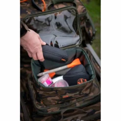 Sac à Accessoires Fox Camolite XL -Accessoires Soldes Boutique CLU453 Fox XL Accessory Bag in use 6 550x550h