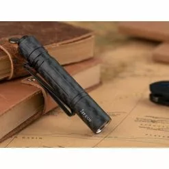 Olight I3T EOS Fibre De Carbone Édition Limitée -Accessoires Soldes Boutique OL20I3T20EOS CF 6 550x550w