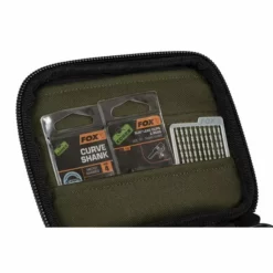 Sac De Plombs Et Embouts Rigides Compacts Fox R Series 13 Sac De Plombs Et Embouts Rigides Compacts Fox R Series -Accessoires Soldes Boutique clu440 r series leads bag flap contents detail 550x550w